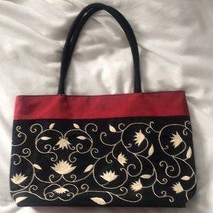 Gorgeous embroidered purse with silk lining
